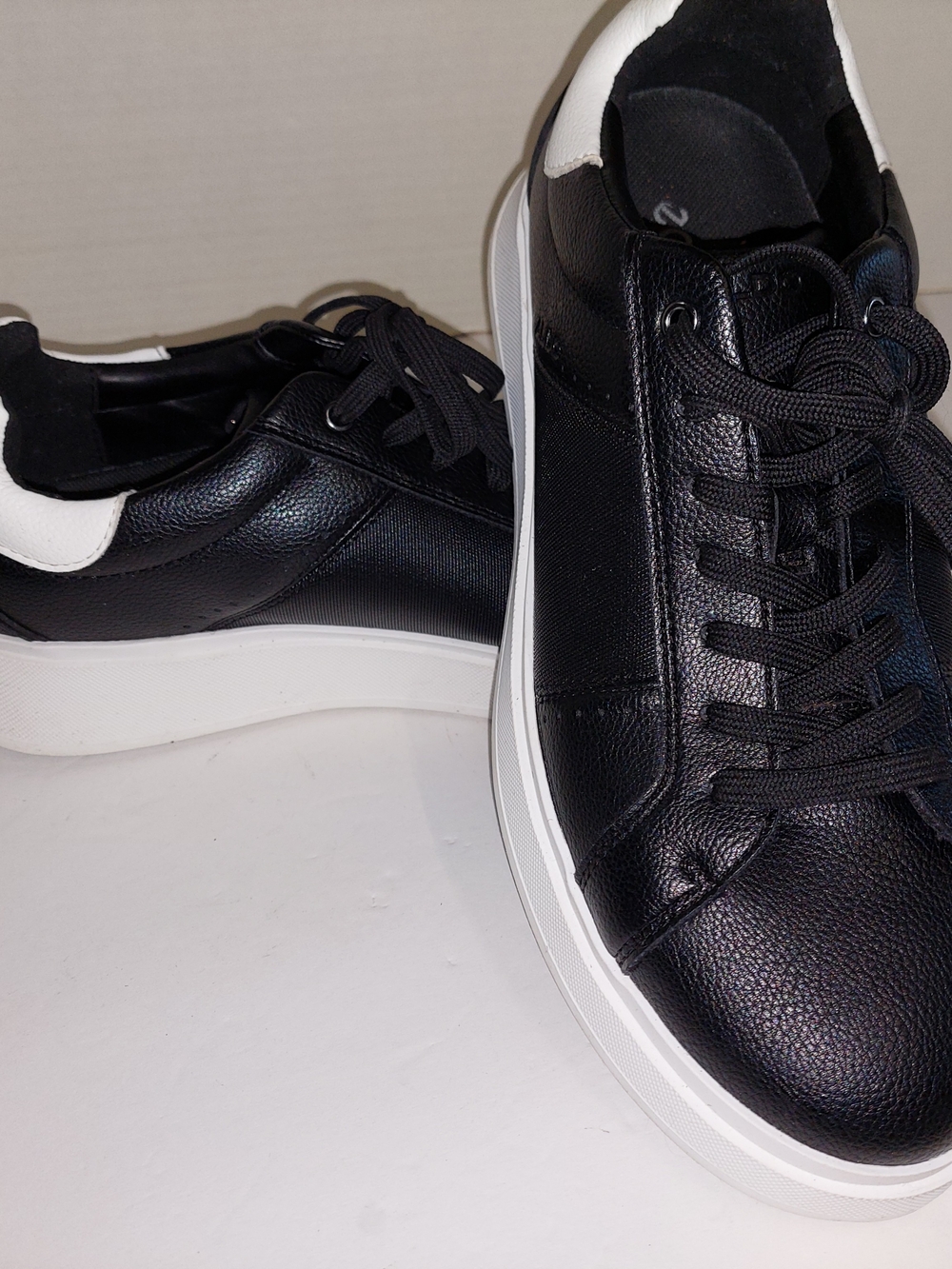 Men's Black Leather Aldo Low-Top Sneakers - Casual Lace-Up.  Size 11 Mens Shoes.